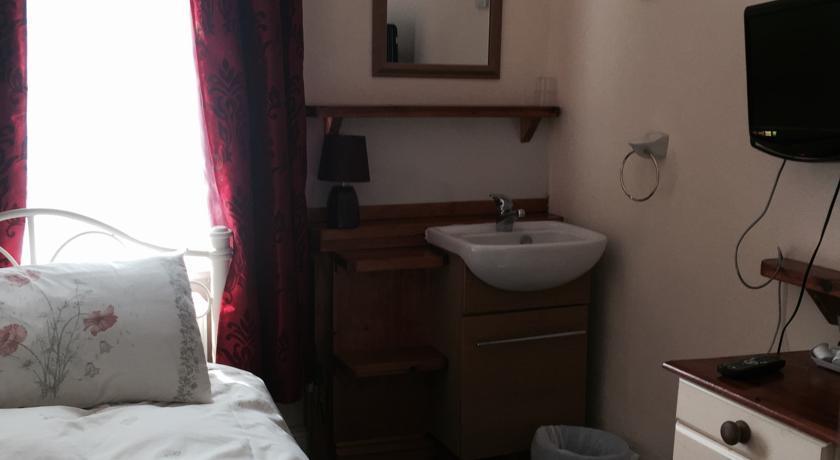 Single Room with External Private Bathroom